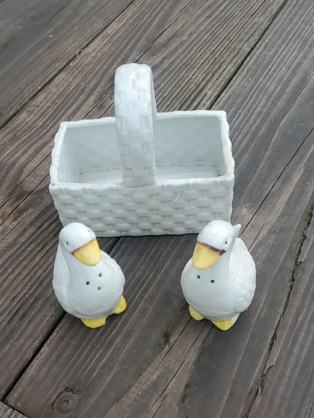 White Ceramic Duck Salt and Pepper Set with Matching Basket